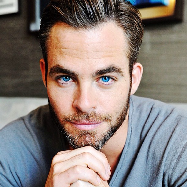 Chris Pine family in detail: mother, father, older sister - Familytron